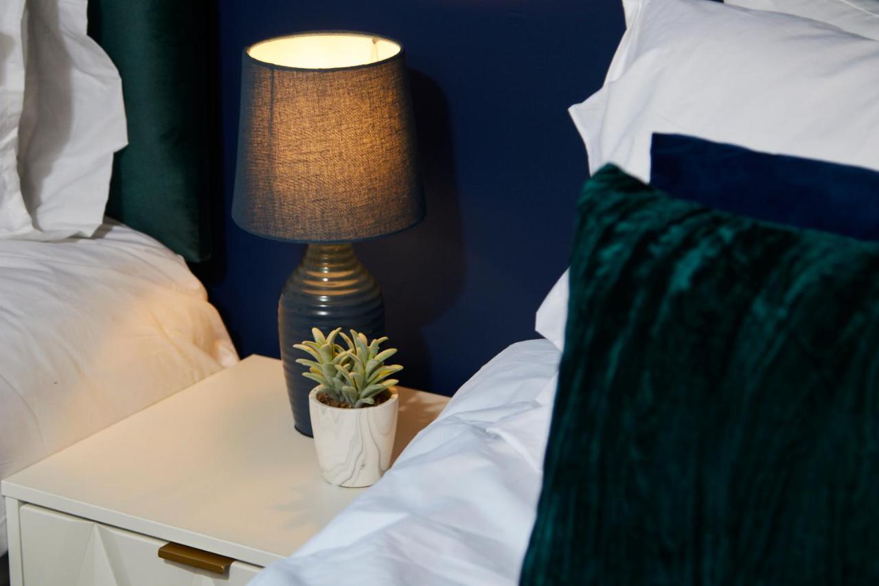 Exquisite Cambridge Abode - Sleeps 6 - Parking Appartamento Esterno foto